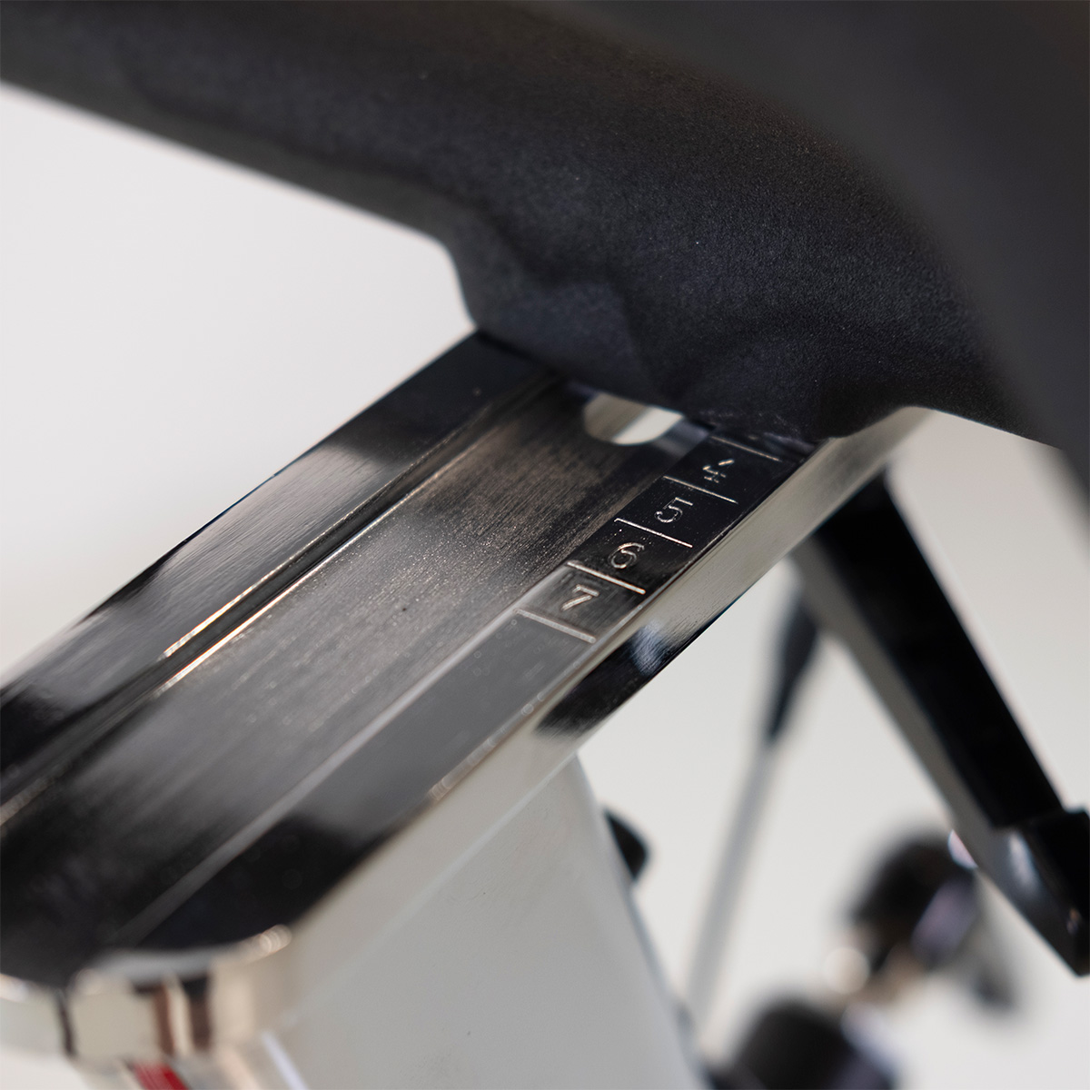 bh-fitness-nytro-h9177-indoor-bike-22-kg-leise image 3