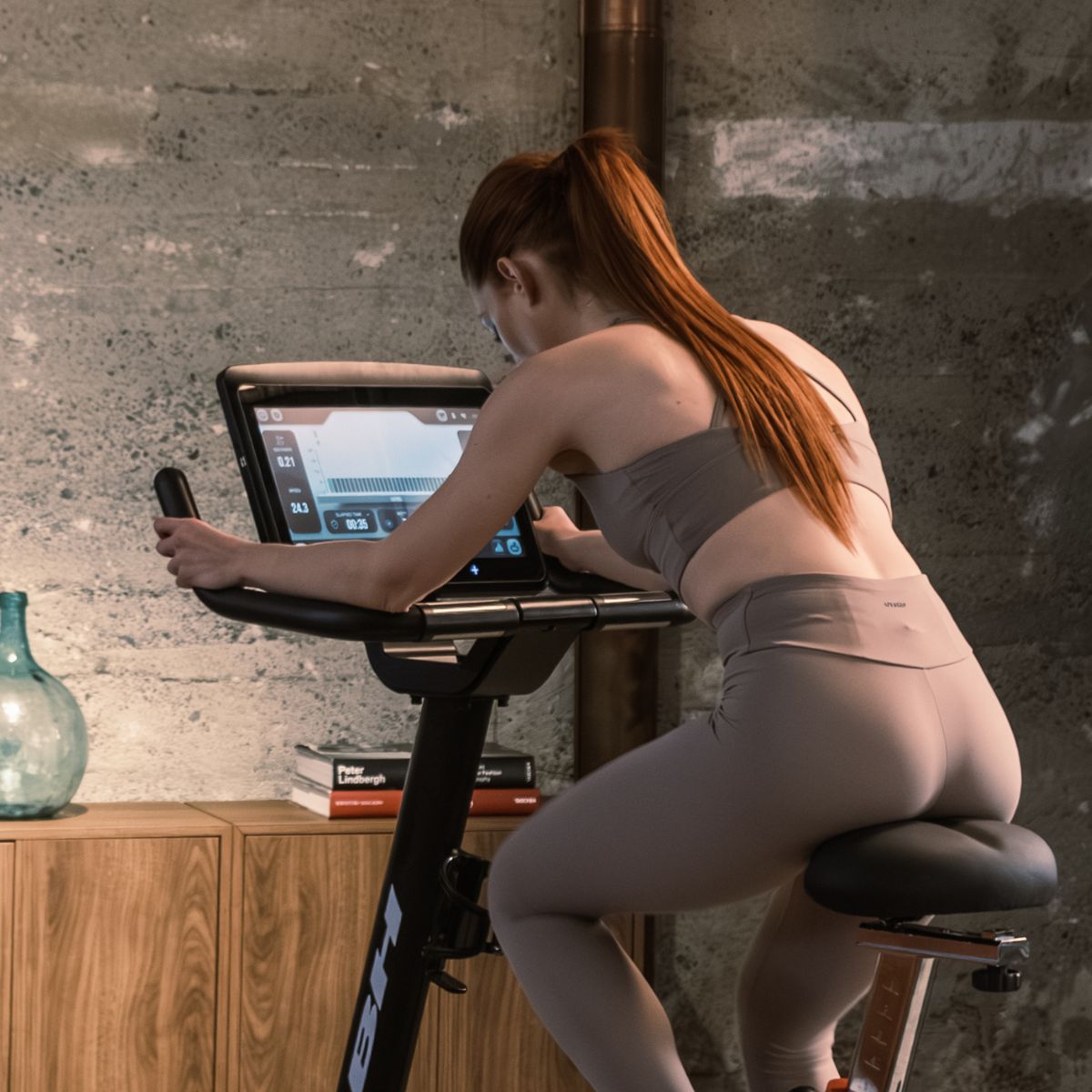 bh-fitness-xtb-multimedia-16-h865tft16-heimtrainer-16-zoll image 3