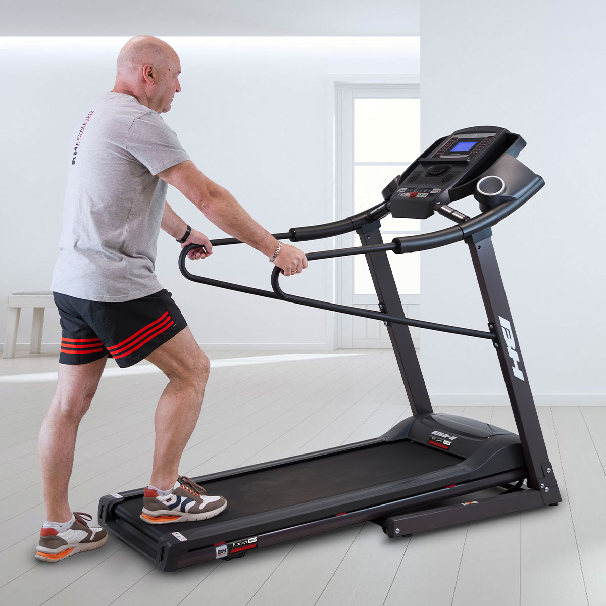 bh-fitness-pioneer-senior-g6484h-laufband-klappbar-handlauf image 4