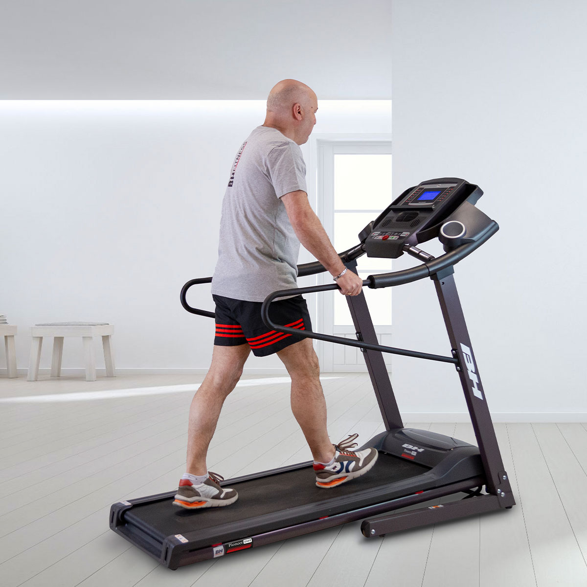 bh-fitness-pioneer-senior-g6484h-laufband-klappbar-handlauf image 6